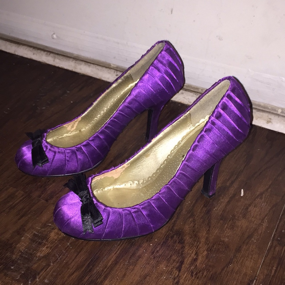 Shoes - Picture 2 of 3